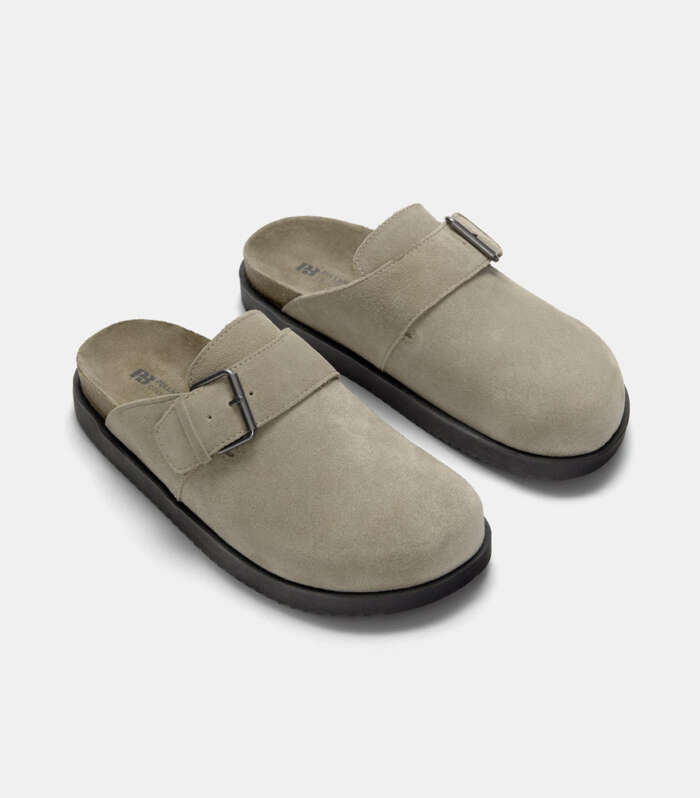 Leather clogs with buckle